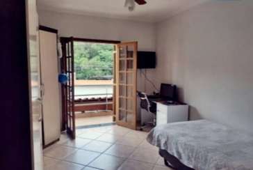 Sobrado à venda no Bairro do Jardim Regina na Rua Sebastião de Pina