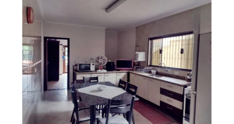 Sobrado à venda no Bairro do Jardim Regina na Rua Sebastião de Pina