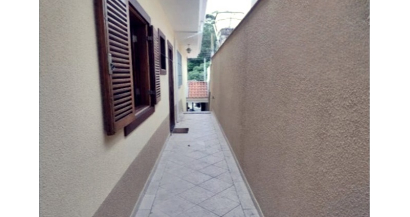 Sobrado à venda no Bairro do Jardim Regina na Rua Sebastião de Pina