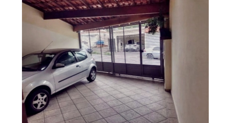 Sobrado à venda no Bairro do Jardim Regina na Rua Sebastião de Pina