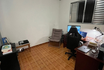 Sobrado à venda no Bairro da Ayrosa na Rua Bem-Te-Vi, 