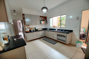 Casa Assobradada à venda no Bairro do Jardim Regina na Rua Crispim Santos