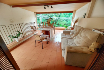 Casa Assobradada à venda no Bairro do Jardim Regina na Rua Crispim Santos