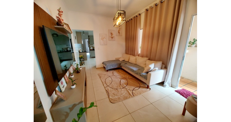 Casa Assobradada à venda no Bairro do Jardim Regina na Rua Crispim Santos