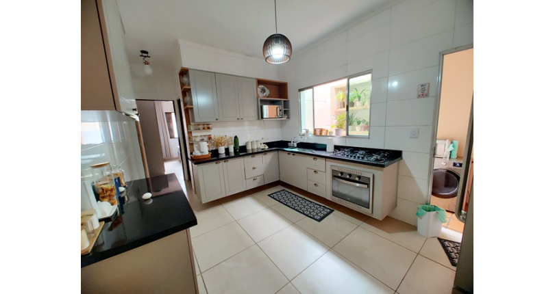 Casa Assobradada à venda no Bairro do Jardim Regina na Rua Crispim Santos