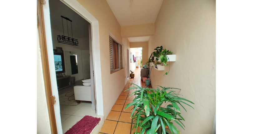 Casa Assobradada à venda no Bairro do Jardim Regina na Rua Crispim Santos