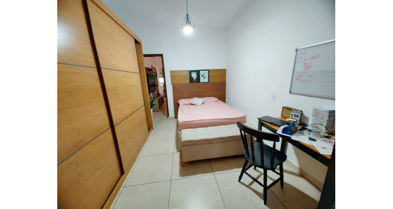 Casa Assobradada à venda no Bairro do Jardim Regina na Rua Crispim Santos