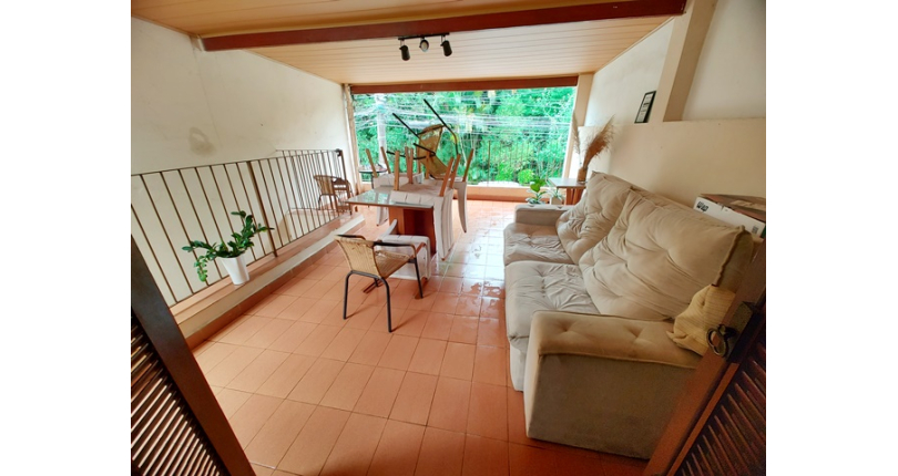 Casa Assobradada à venda no Bairro do Jardim Regina na Rua Crispim Santos