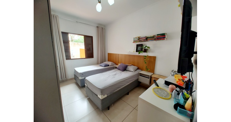 Casa Assobradada à venda no Bairro do Jardim Regina na Rua Crispim Santos