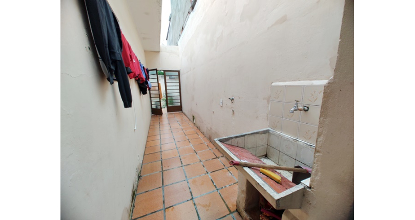 Casa Assobradada à venda no Bairro do Jardim Regina na Rua Crispim Santos