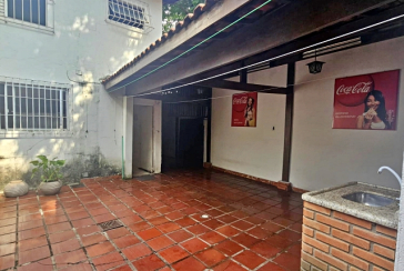 Sobrado à venda no Bairro do Conjunto Residencial Vista Verde na Rua José Carlos de Resende