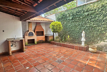 Sobrado à venda no Bairro do Conjunto Residencial Vista Verde na Rua José Carlos de Resende