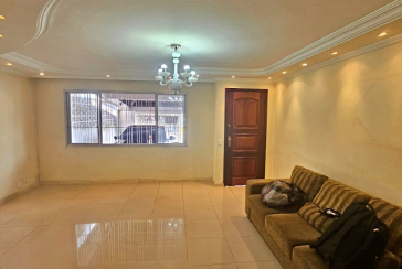 Sobrado à venda no Bairro do Conjunto Residencial Vista Verde na Rua José Carlos de Resende