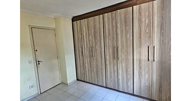 Sobrado à venda no Bairro do Conjunto Residencial Vista Verde na Rua José Carlos de Resende