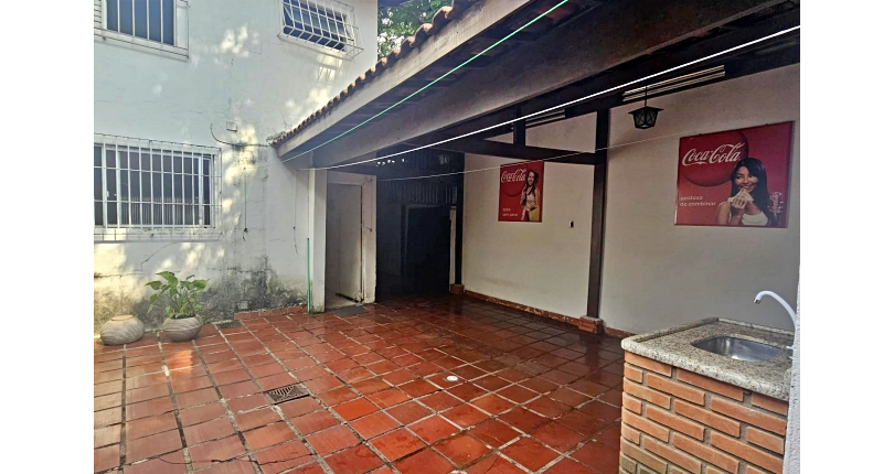 Sobrado à venda no Bairro do Conjunto Residencial Vista Verde na Rua José Carlos de Resende