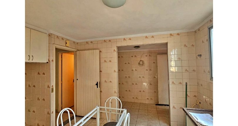 Sobrado à venda no Bairro do Conjunto Residencial Vista Verde na Rua José Carlos de Resende