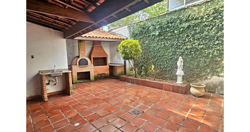 Sobrado à venda no Bairro do Conjunto Residencial Vista Verde na Rua José Carlos de Resende