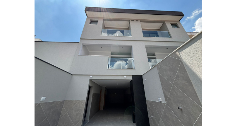 Belo Sobrado de Alto Padrão novo à venda no Bairro do Parque São Domingos na Rua Homero Sales 