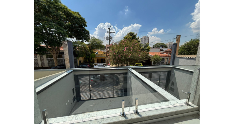 Belo Sobrado de Alto Padrão novo à venda no Bairro do Parque São Domingos na Rua Homero Sales 