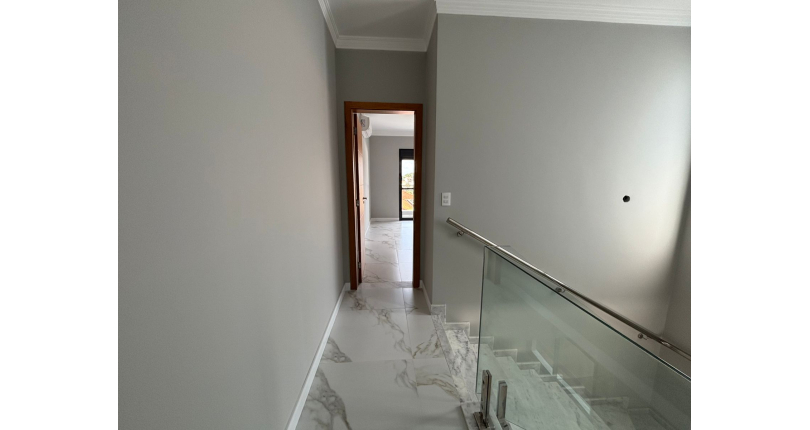 Belo Sobrado de Alto Padrão novo à venda no Bairro do Parque São Domingos na Rua Homero Sales 