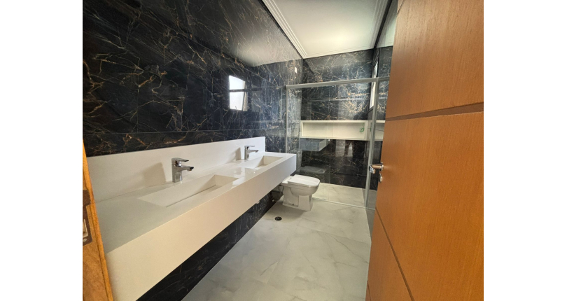 Belo Sobrado de Alto Padrão novo à venda no Bairro do Parque São Domingos na Rua Homero Sales 