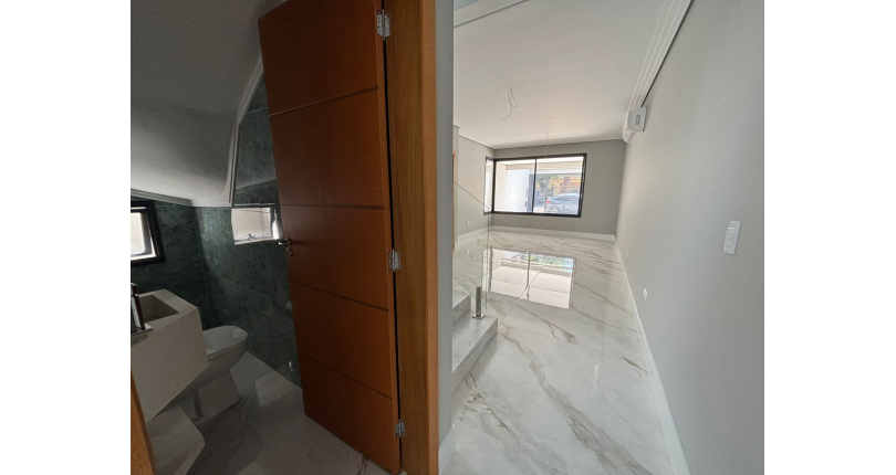 Belo Sobrado de Alto Padrão novo à venda no Bairro do Parque São Domingos na Rua Homero Sales 