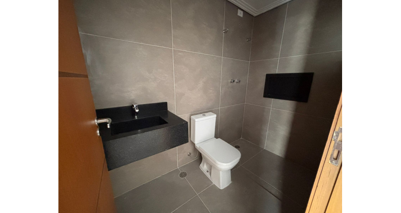 Belo Sobrado de Alto Padrão novo à venda no Bairro do Parque São Domingos na Rua Homero Sales 