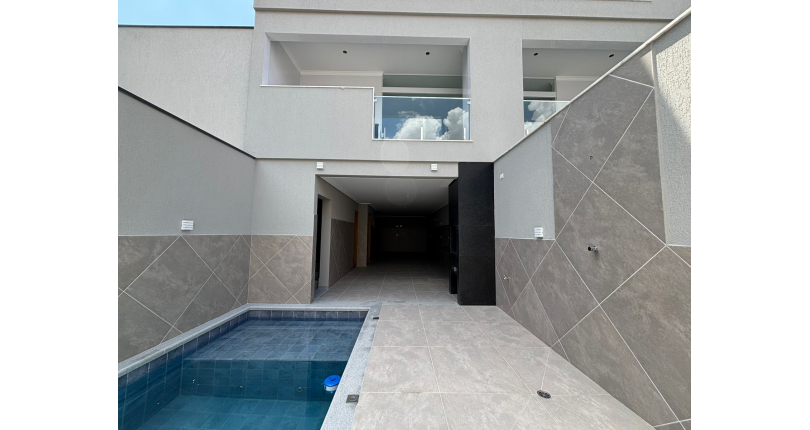 Belo Sobrado de Alto Padrão novo à venda no Bairro do Parque São Domingos na Rua Homero Sales 