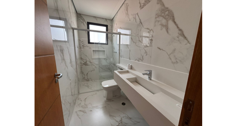 Belo Sobrado de Alto Padrão novo à venda no Bairro do Parque São Domingos na Rua Homero Sales 