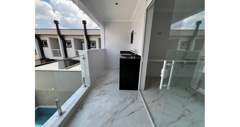 Belo Sobrado de Alto Padrão novo à venda no Bairro do Parque São Domingos na Rua Homero Sales 