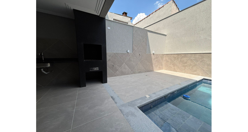 Belo Sobrado de Alto Padrão novo à venda no Bairro do Parque São Domingos na Rua Homero Sales 