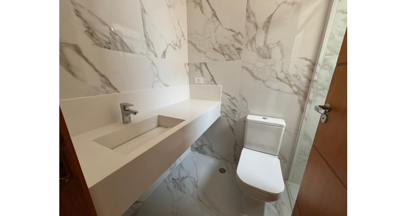 Belo Sobrado de Alto Padrão novo à venda no Bairro do Parque São Domingos na Rua Homero Sales 