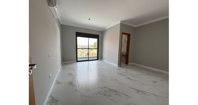 Belo Sobrado de Alto Padrão novo à venda no Bairro do Parque São Domingos na Rua Homero Sales