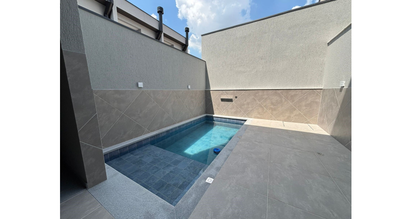 Belo Sobrado de Alto Padrão novo à venda no Bairro do Parque São Domingos na Rua Homero Sales