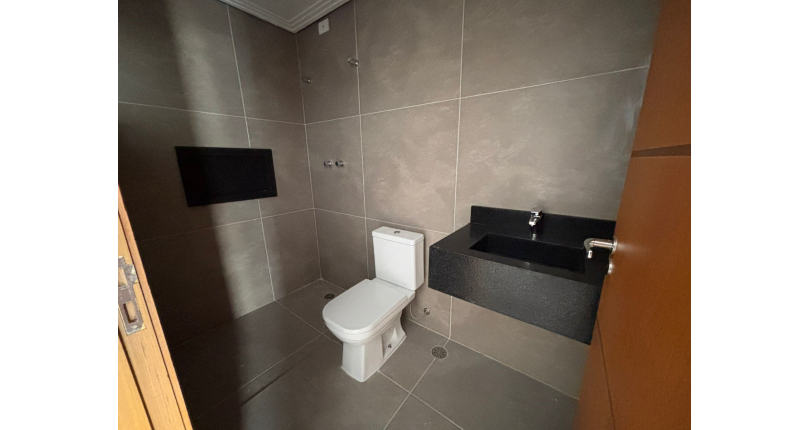 Belo Sobrado de Alto Padrão novo à venda no Bairro do Parque São Domingos na Rua Homero Sales