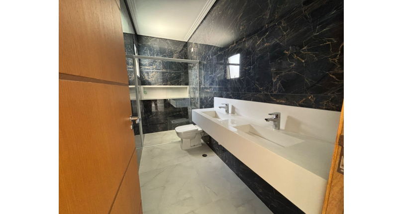 Belo Sobrado de Alto Padrão novo à venda no Bairro do Parque São Domingos na Rua Homero Sales