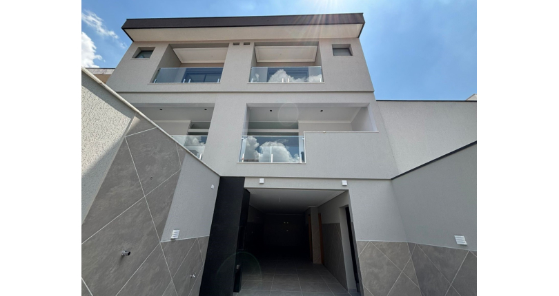 Belo Sobrado de Alto Padrão novo à venda no Bairro do Parque São Domingos na Rua Homero Sales