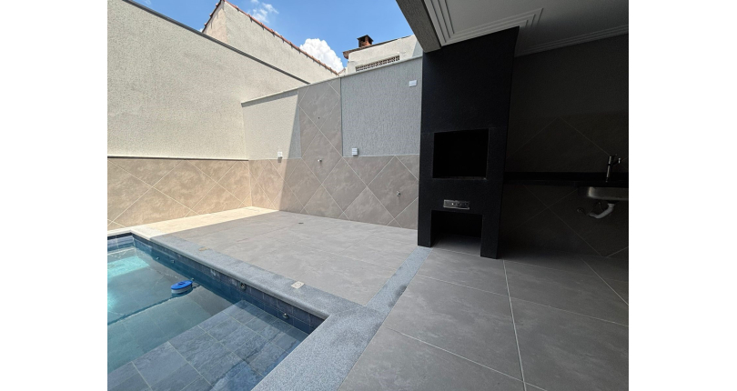 Belo Sobrado de Alto Padrão novo à venda no Bairro do Parque São Domingos na Rua Homero Sales