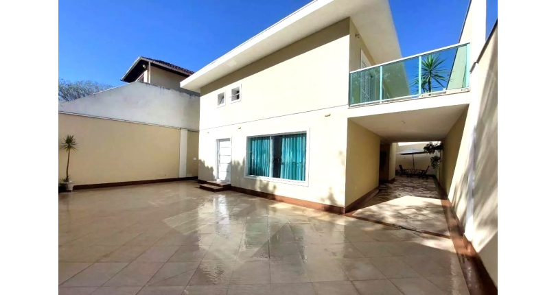 Belo Sobrado à venda no Bairro do Jardim Líbano na Rua João de Almeida e Silva,