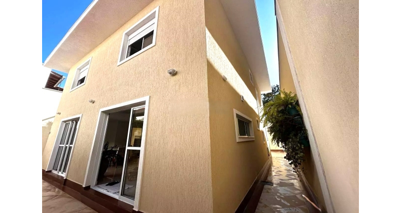 Belo Sobrado à venda no Bairro do Jardim Líbano na Rua João de Almeida e Silva,