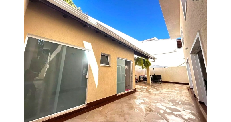 Belo Sobrado à venda no Bairro do Jardim Líbano na Rua João de Almeida e Silva,