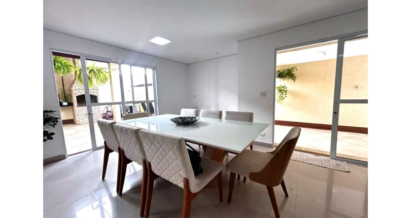 Belo Sobrado à venda no Bairro do Jardim Líbano na Rua João de Almeida e Silva,