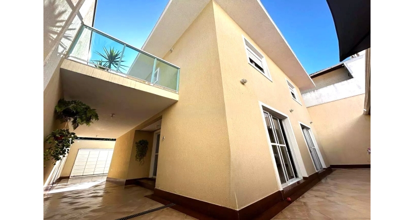 Belo Sobrado à venda no Bairro do Jardim Líbano na Rua João de Almeida e Silva,