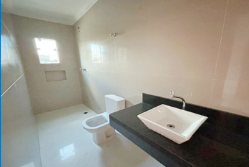 Sobrado novo à venda no Bairro da Chácara Inglesa na Rua Antônio Carlos Ferreira 152