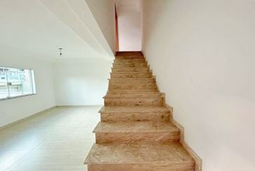 Sobrado novo à venda no Bairro da Chácara Inglesa na Rua Antônio Carlos Ferreira 152