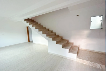 Belo Sobrado novo à venda no Bairro da Chácara Inglesa na Rua Antônio Carlos Ferreira 156