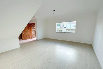 Belo Sobrado novo à venda no Bairro da Chácara Inglesa na Rua Antônio Carlos Ferreira 156