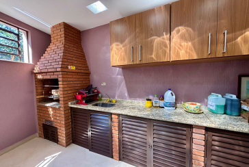 Belo Sobrado à venda no Bairro do Parque São Domingos na Rua Doutor Odon Carlos de Figueiredo Ferraz