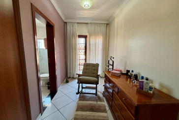 Belo Sobrado à venda no Bairro do Parque São Domingos na Rua Doutor Odon Carlos de Figueiredo Ferraz