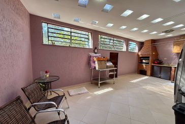 Belo Sobrado à venda no Bairro do Parque São Domingos na Rua Doutor Odon Carlos de Figueiredo Ferraz